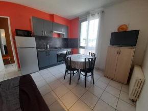 T2 Centre-ville La Roche-Posay, proche Thermes, Wi-Fi, laverie - FR-1-541-79